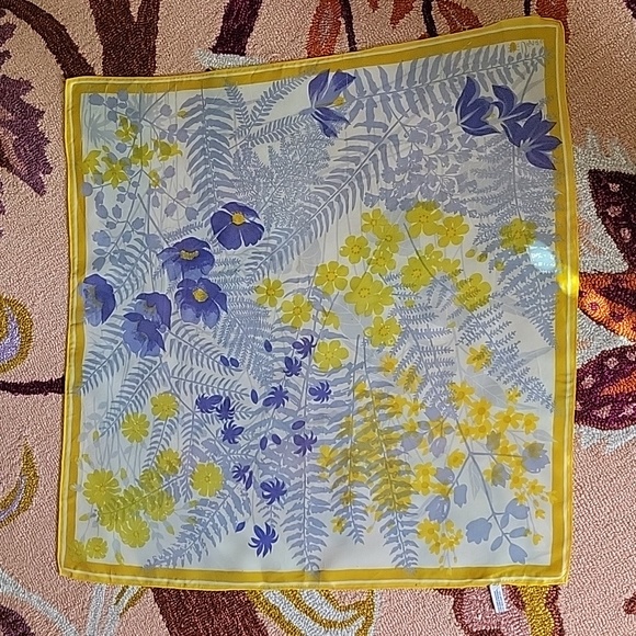 Vintage Vera Scarf - Picture 2 of 8